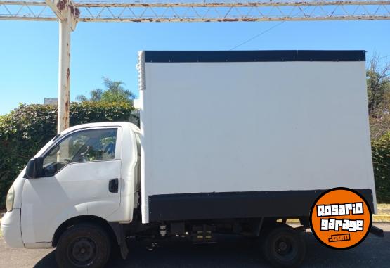 Camiones y Grúas - Vendo Kia 2500 con furgon termico - En Venta