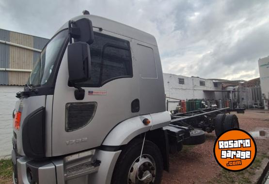 Camiones y Grúas - Vendo Ford Cargo 1722 - En Venta