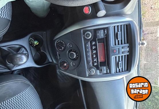 Autos - Nissan Versa 1.6 Sense 2018 Nafta 140000Km - En Venta