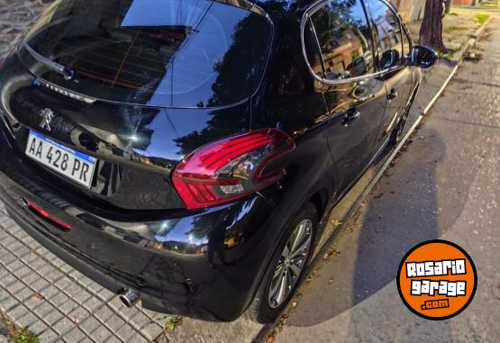 Autos - Peugeot 208 feline 2016 Nafta 83000Km - En Venta