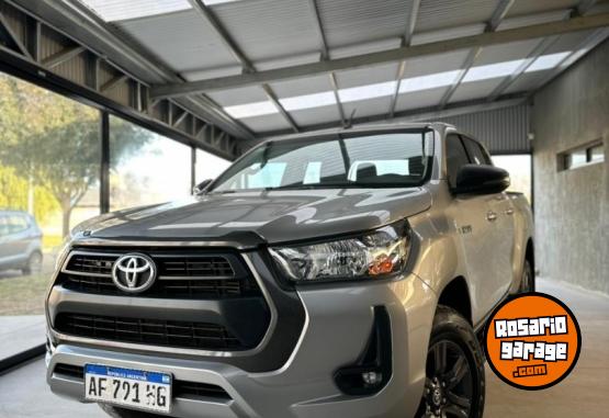 Camionetas - Toyota HILUX SR 2023 Diesel 94000Km - En Venta