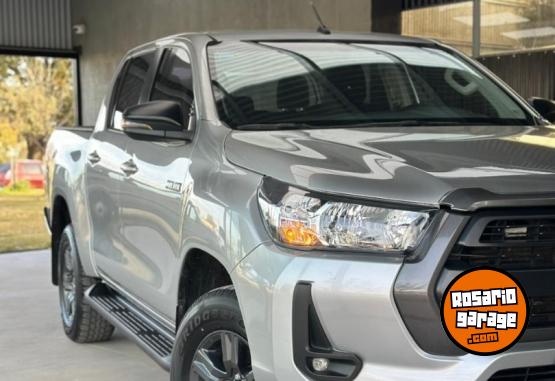 Camionetas - Toyota HILUX SR 2023 Diesel 94000Km - En Venta