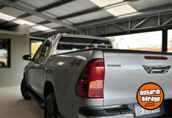 Camionetas - Toyota HILUX SR 2023 Diesel 94000Km - En Venta