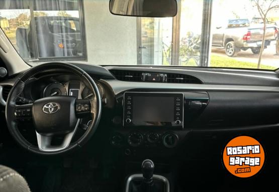 Camionetas - Toyota HILUX SR 2023 Diesel 94000Km - En Venta