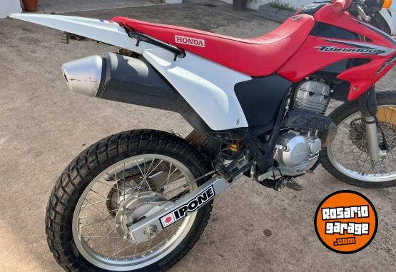 Motos - Honda Tornado 250 2017 Nafta 19000Km - En Venta