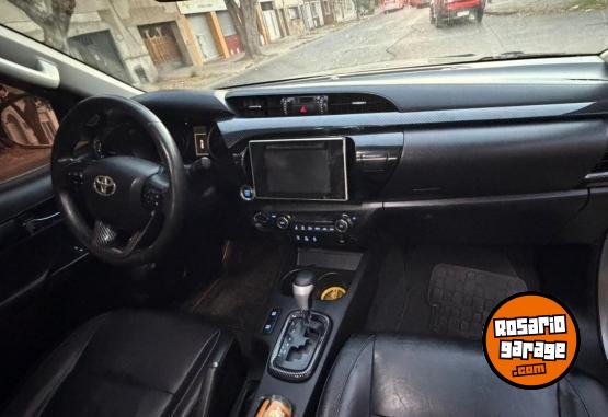 Camionetas - Toyota Hilux SRX 2016 Diesel 230000Km - En Venta