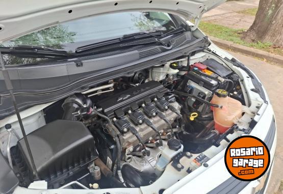 Autos - Chevrolet ONIX JOY 2017 Nafta 102000Km - En Venta