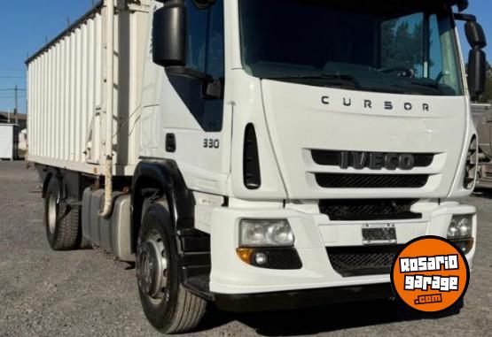 Camiones y Grúas - IVECO CURSOR 330 2014 con Tolva Ombu Cerealera - En Venta