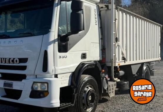 Camiones y Grúas - IVECO CURSOR 330 2014 con Tolva Ombu Cerealera - En Venta