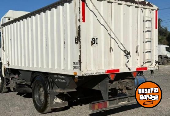 Camiones y Grúas - IVECO CURSOR 330 2014 con Tolva Ombu Cerealera - En Venta