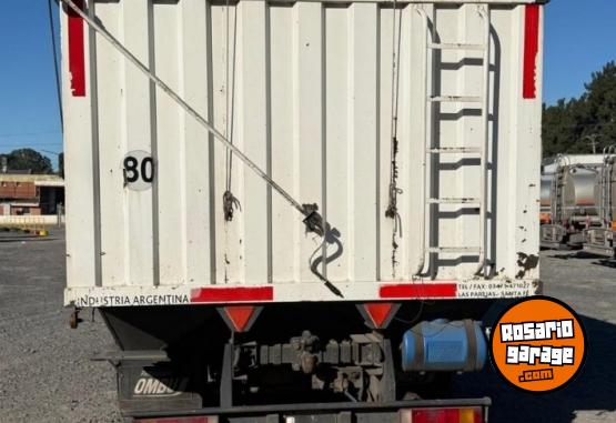 Camiones y Grúas - IVECO CURSOR 330 2014 con Tolva Ombu Cerealera - En Venta