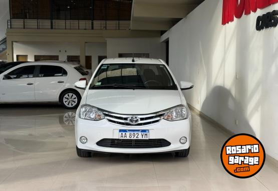 Autos - Toyota Etios Platinum 2017 Nafta 100000Km - En Venta