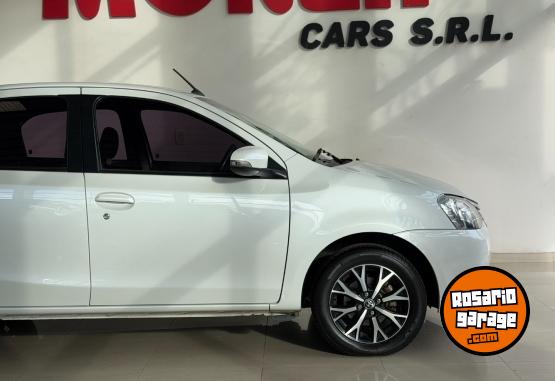 Autos - Toyota Etios Platinum 2017 Nafta 100000Km - En Venta