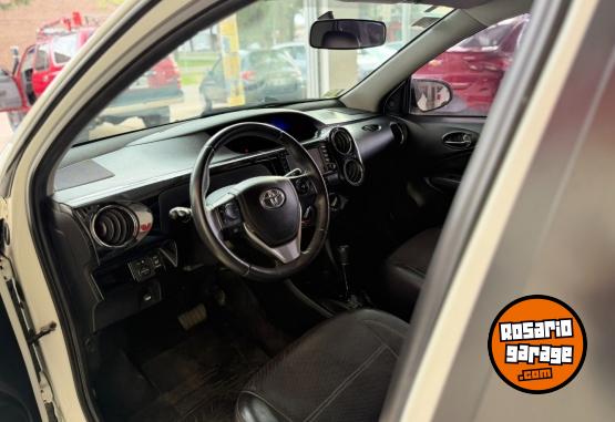 Autos - Toyota Etios Platinum 2017 Nafta 100000Km - En Venta
