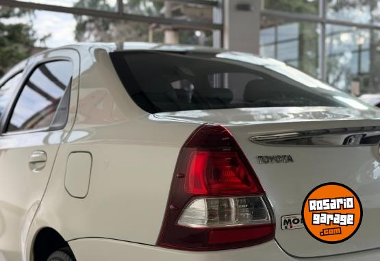 Autos - Toyota Etios Platinum 2017 Nafta 100000Km - En Venta