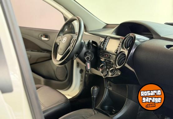 Autos - Toyota Etios Platinum 2017 Nafta 100000Km - En Venta