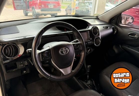 Autos - Toyota Etios Platinum 2017 Nafta 100000Km - En Venta