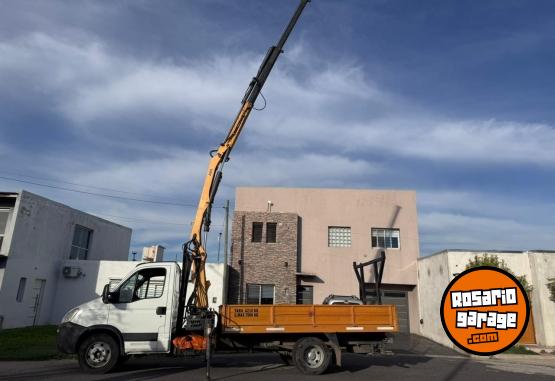 Camiones y Grúas - Iveco daily 2012 con Grua AXXION 3.2 Tn - En Venta