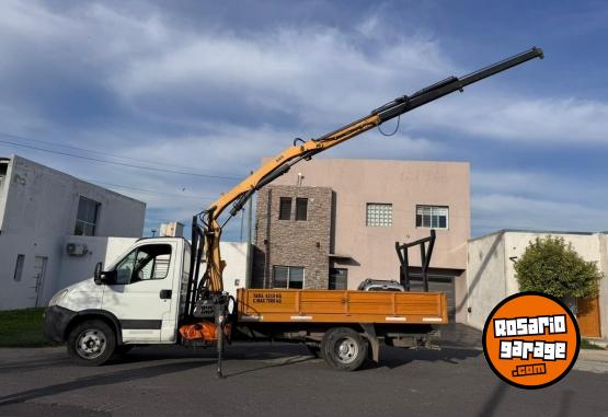 Camiones y Grúas - Iveco daily 2012 con Grua AXXION 3.2 Tn - En Venta