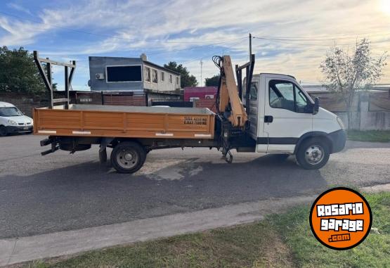 Camiones y Grúas - Iveco daily 2012 con Grua AXXION 3.2 Tn - En Venta