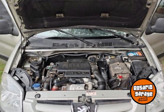 Utilitarios - Peugeot Partner 2011 Nafta 125000Km - En Venta