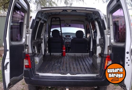 Utilitarios - Peugeot Partner 2011 Nafta 125000Km - En Venta