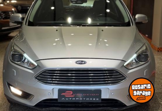 Autos - Ford FOCUS TITANIUM 2015 Nafta 133000Km - En Venta