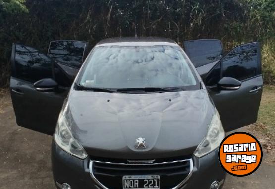 Autos - Peugeot 208 Allure 1.5 touchscree 2014 Nafta 124000Km - En Venta