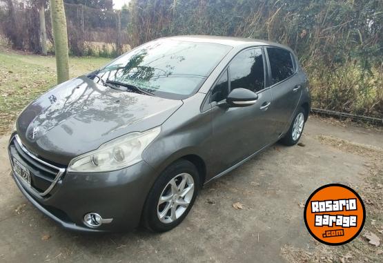 Autos - Peugeot 208 Allure 1.5 touchscree 2014 Nafta 124000Km - En Venta