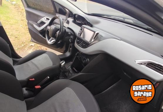 Autos - Peugeot 208 Allure 1.5 touchscree 2014 Nafta 124000Km - En Venta