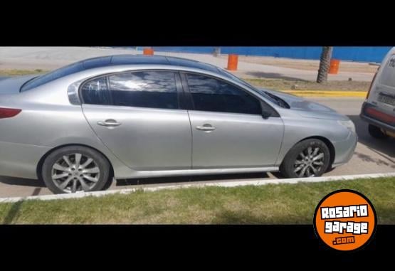 Autos - Renault Sedan 4 puertas 2012 Nafta 199900Km - En Venta