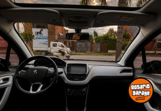 Autos - Peugeot 208 Allure Touch 2015 Nafta 110000Km - En Venta