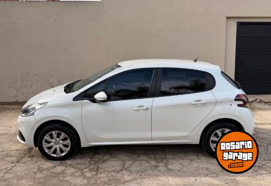 Autos - Peugeot 208 2016 Nafta 152000Km - En Venta