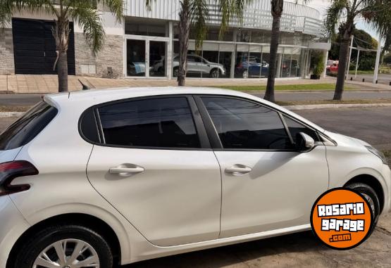 Autos - Peugeot 208 2016 Nafta 152000Km - En Venta