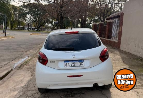 Autos - Peugeot 208 2016 Nafta 152000Km - En Venta