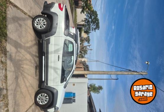 Camionetas - Fiat strada adventure 2016 Nafta 98500Km - En Venta