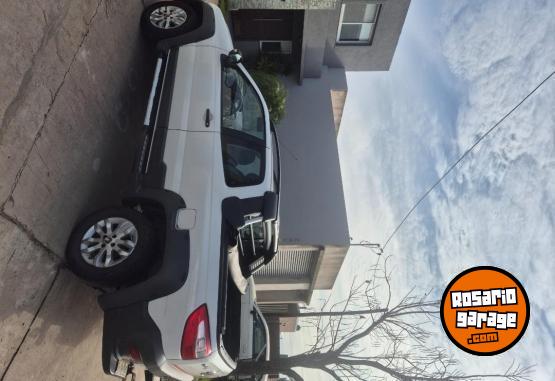 Camionetas - Fiat strada adventure 2016 Nafta 98500Km - En Venta
