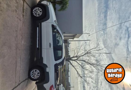 Camionetas - Fiat strada adventure 2016 Nafta 98500Km - En Venta