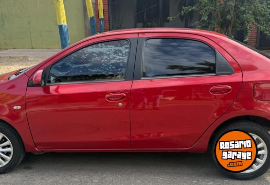 Autos - Toyota Etios xls 2014 Nafta 140000Km - En Venta