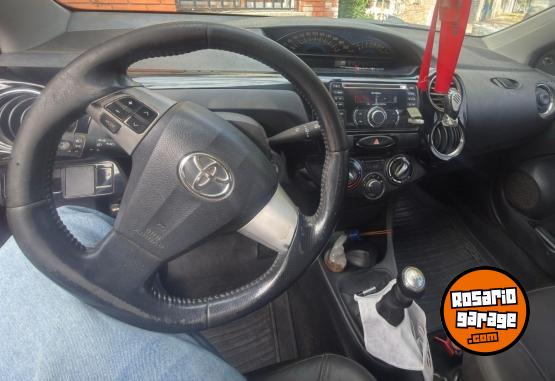 Autos - Toyota Etios xls 2014 Nafta 140000Km - En Venta