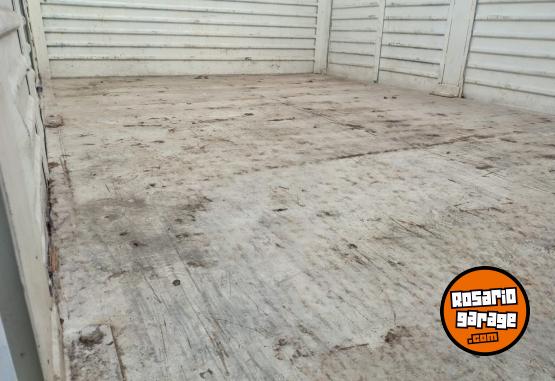 Camiones y Gr�as - Carrocer�a usada en optimas condiciones. Largo:4,79m Ancho:2,40 - En Venta