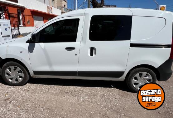 Utilitarios - Renault Kangoo 2024 Nafta 59000Km - En Venta