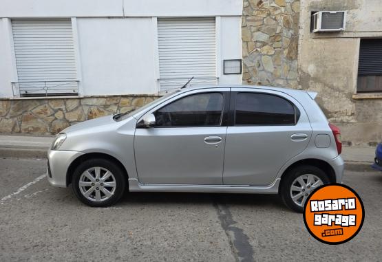 Autos - Toyota Etios 2017 Nafta 103000Km - En Venta