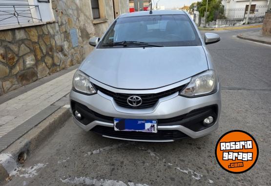 Autos - Toyota Etios 2017 Nafta 103000Km - En Venta