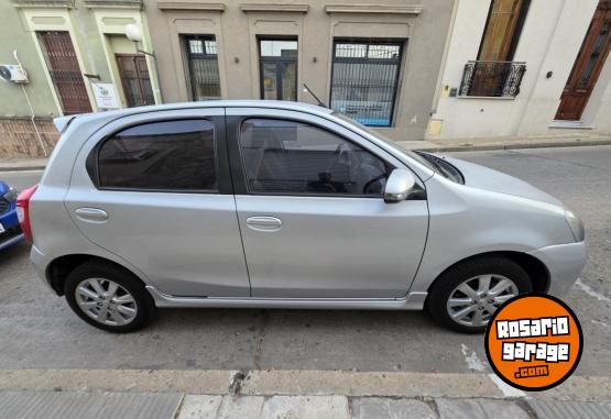 Autos - Toyota Etios 2017 Nafta 103000Km - En Venta