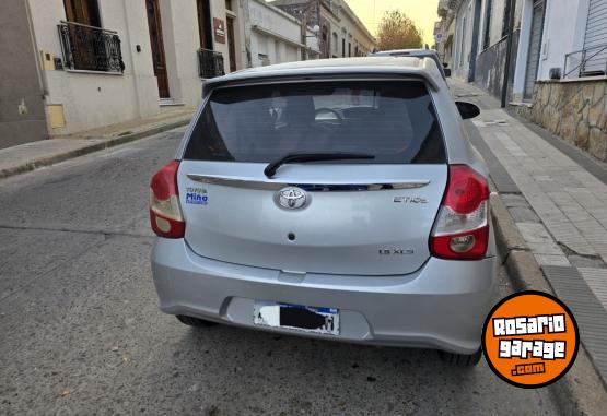 Autos - Toyota Etios 2017 Nafta 103000Km - En Venta