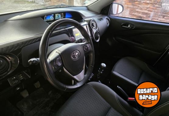 Autos - Toyota Etios 2017 Nafta 103000Km - En Venta