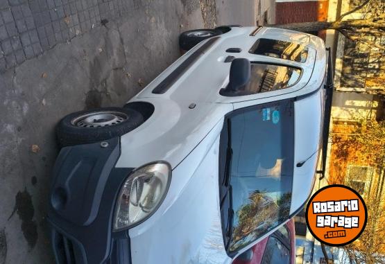 Utilitarios - Renault Kangoo 2015 GNC 168000Km - En Venta
