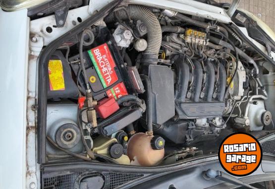 Utilitarios - Renault Kangoo 2015 GNC 168000Km - En Venta