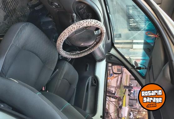 Utilitarios - Renault Kangoo 2015 GNC 168000Km - En Venta